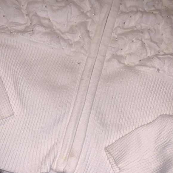 super cute white sweater with larger collar - Picture 3 of 12